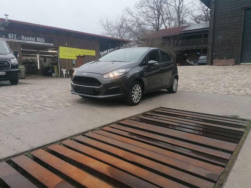 Second-hand Ford Fiesta Trend 82 CP (60 kW) 2016 Gri Hatchback