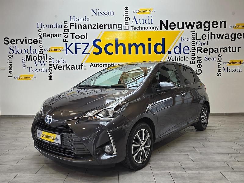 Grau Gebraucht 2020 Toyota Yaris Hybrid Team Limousine | 13.900 € (Guter Preis) - Bild 1/4
