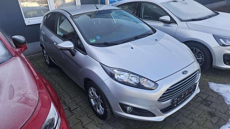 Gebraucht Ford Fiesta SYNC Edition 101 PS (74 kW) 2014 Polarsilber Limousine