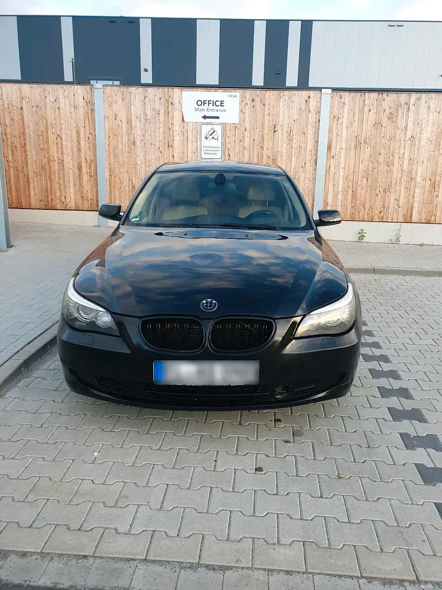 Gebraucht BMW 525 307 PS (225 kW) 2008 Schwarz Limousine