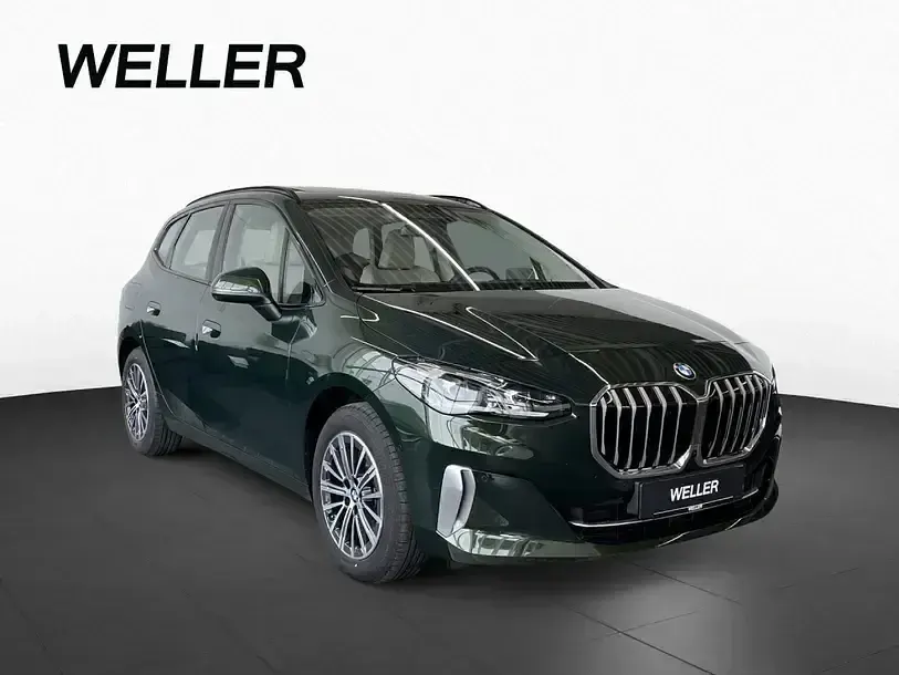 Gebraucht BMW 223 Active Tourer Luxury Line 211 PS (155 kW) 2025 Sanremo green metallic (grün) Van / Kleinbus