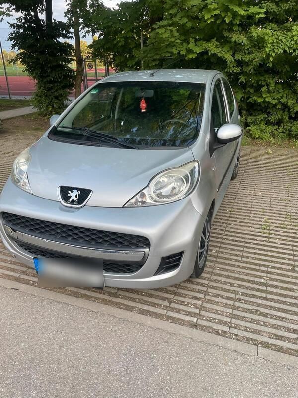 Silber Gebraucht 2009 Peugeot 107 Kleinwagen | 1.550 € (Guter Preis) - Bild 1/4
