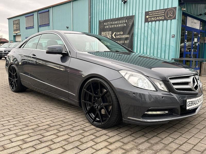Grau Gebraucht 2012 Mercedes E300 Avantgarde Coupé | 9.990 € (Superpreis) - Bild 1/4