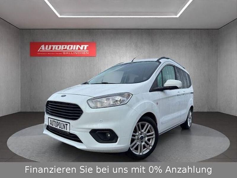 Weiß Gebraucht 2018 Ford Tourneo Courier Titanium Van / Kleinbus | 11.790 € (Fairer Preis) - Bild 1/4