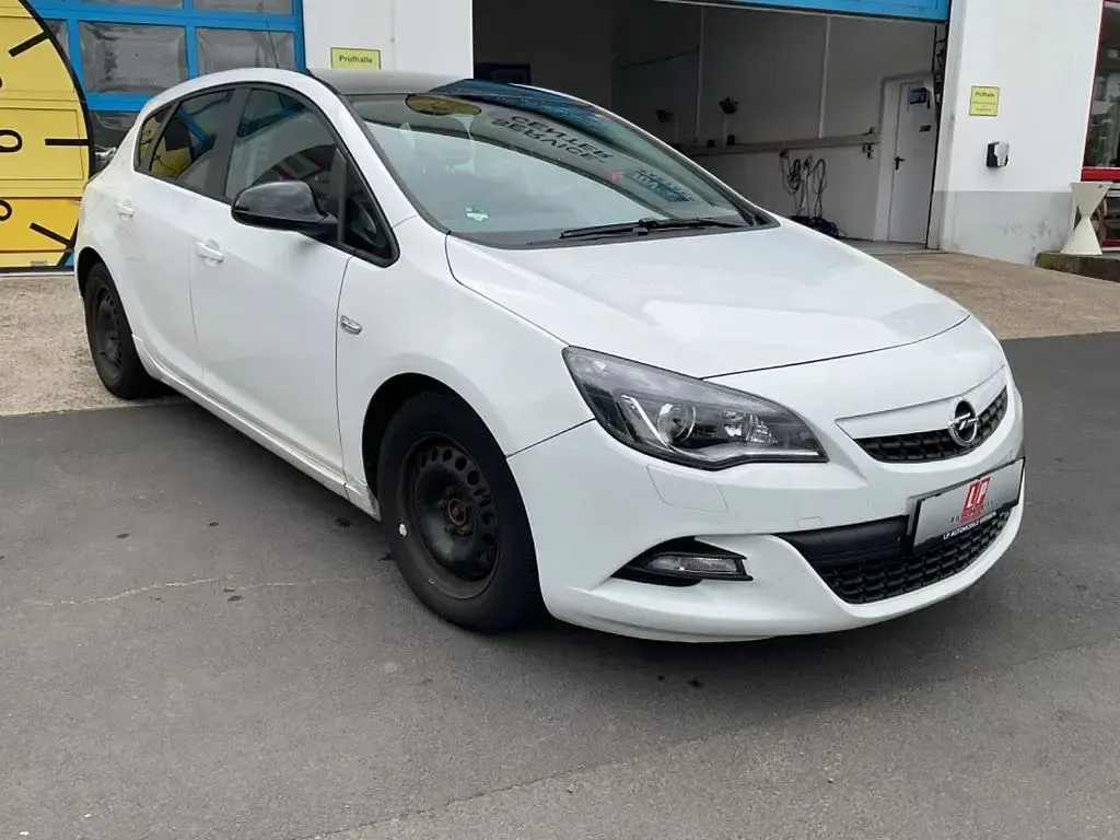 Gebraucht Opel Astra 165 PS (121 kW) 2012 Weiß Limousine