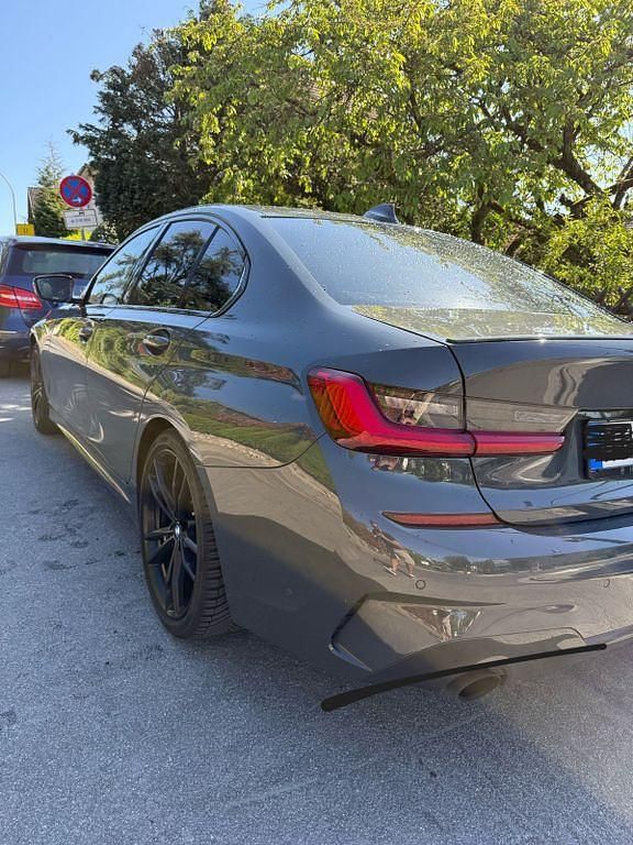 Gebraucht BMW 330 M Sport 265 PS (194 kW) 2019 Grau Limousine