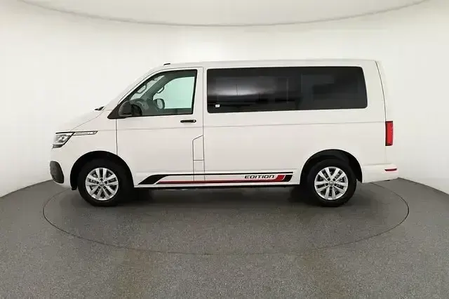 Used VW Multivan 150 HP (110 kW) 2021 White Minivan