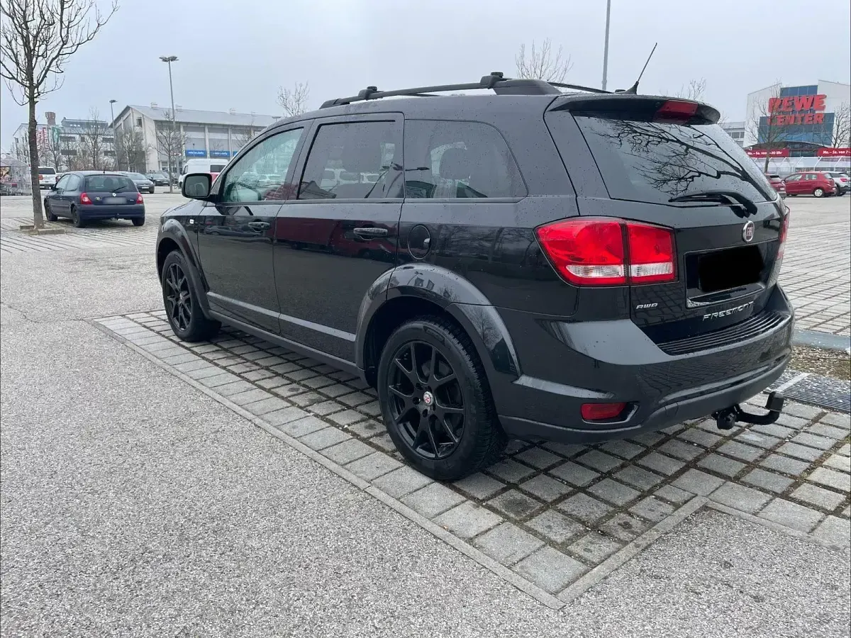 Second-hand Fiat Freemont Black Code 170 CP (125 kW) 2014 Negru SUV