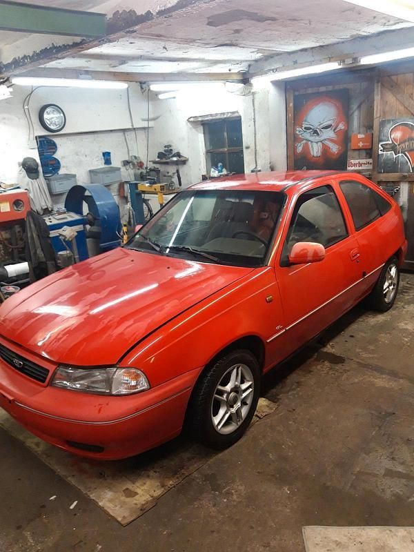 Rot Gebraucht 2005 Chevrolet Nexia Kleinwagen | 750 € - Bild 1/2