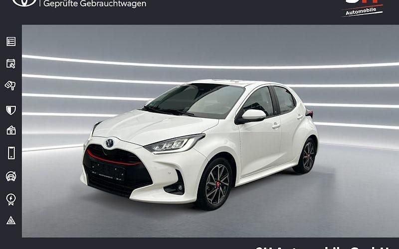 Weiß Gebraucht 2022 Toyota Yaris Hybrid Comfort Limousine | 18.980 € (Fairer Preis) - Bild 1/4