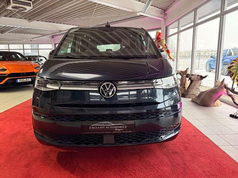 Second-hand VW Multivan Style 150 CP (110 kW) 2024 Albastru Monovolum