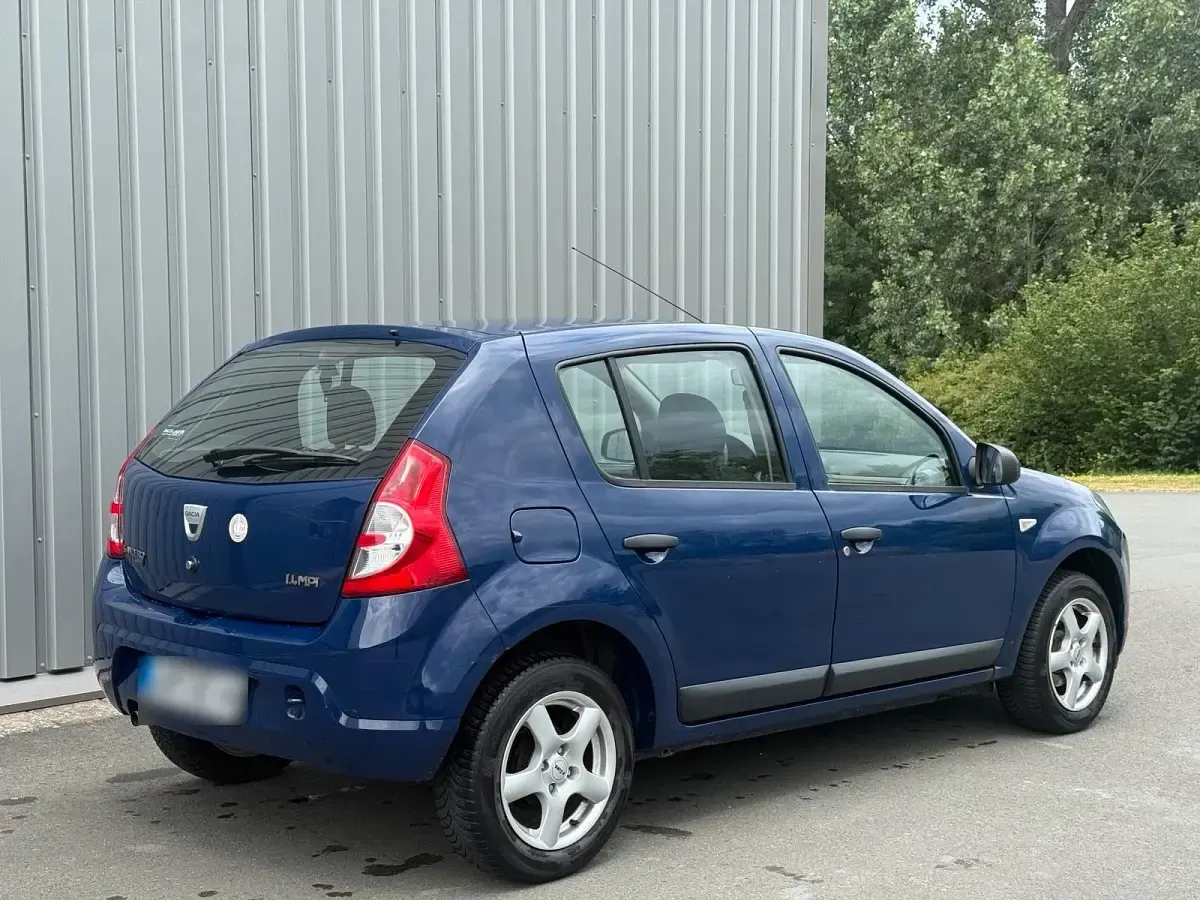 Gebraucht Dacia Sandero 75 PS (55 kW) 2009 Blau Kleinwagen
