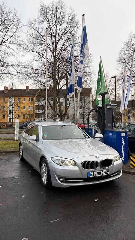Silber Gebraucht 2010 BMW 525 Limousine | 9.900 € (Guter Preis) - Bild 1/4
