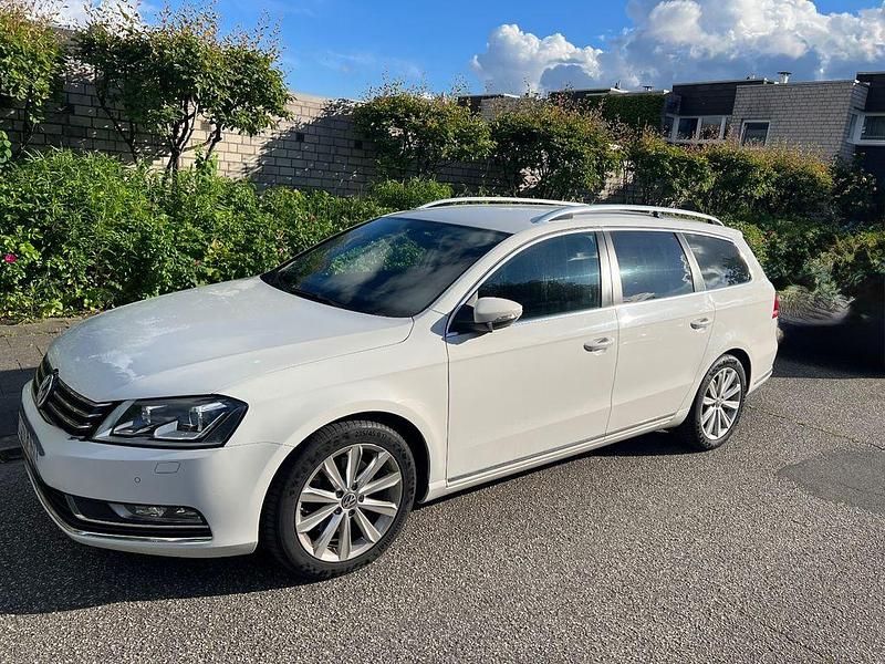Weiß Gebraucht 2013 VW Passat Comfortline Limousine | 5.400 € (Superpreis) - Bild 1/3