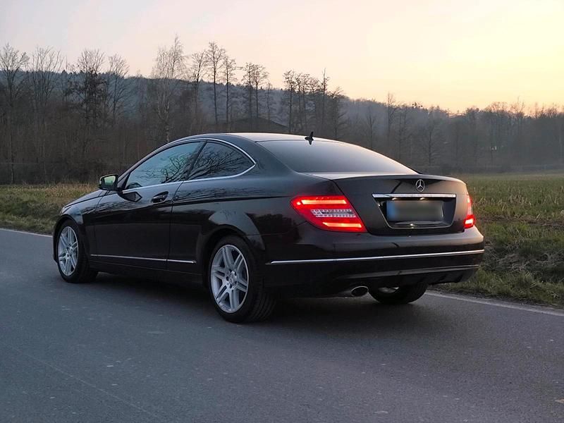 Używany Mercedes C220 170 KM (125 kW) 2012 Czarny Coupe