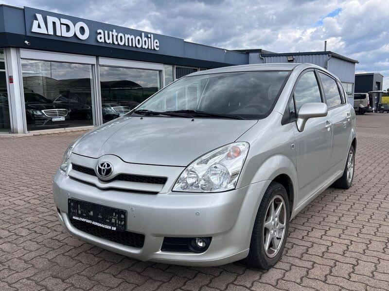 Silber Gebraucht 2006 Toyota Corolla Verso Edition Van / Kleinbus | 3.200 € (Guter Preis) - Bild 1/4