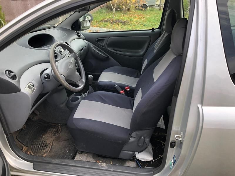 Gebraucht Toyota Yaris 68 PS (50 kW) 2002 Grau Kleinwagen