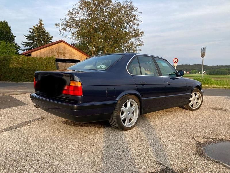 Gebraucht BMW 525 192 PS (141 kW) 1992 Blau Kombi