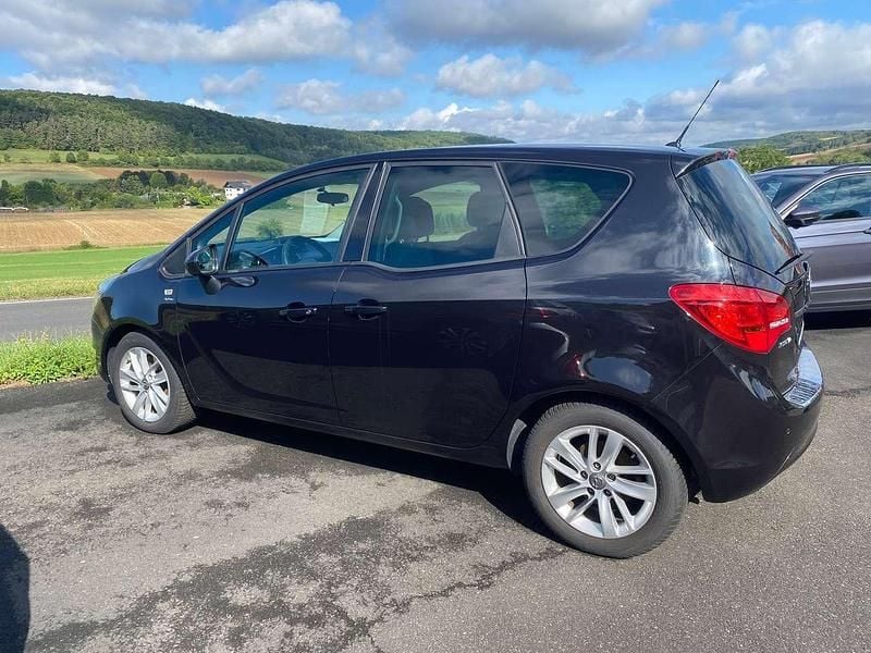 Schwarz Gebraucht 2017 Opel Meriva Edition Van / Kleinbus | 8.990 € (Etwas zu teuer) - Bild 1/4