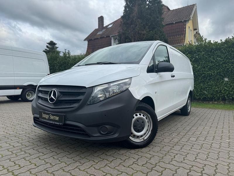 Weiß Gebraucht 2018 Mercedes Vito Van / Kleinbus | 11.999 € (Guter Preis) - Bild 1/4