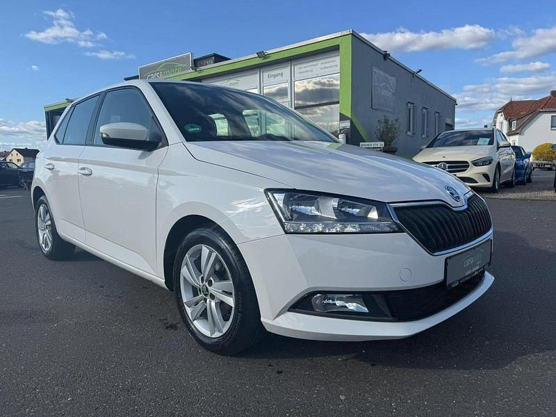 Weiß Gebraucht 2021 Skoda Fabia Ambition Kleinwagen | 8.999 € (Superpreis) - Bild 1/4