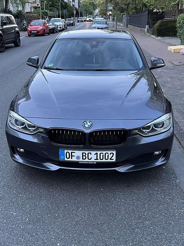 Grau Gebraucht 2014 BMW 320 Limousine | 12.750 € (Fairer Preis) - Bild 1/4