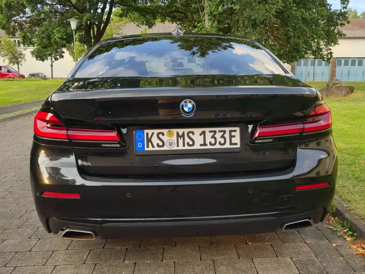 Gebraucht BMW 545e Luxury Line 394 PS (289 kW) 2022 Schwarz Limousine