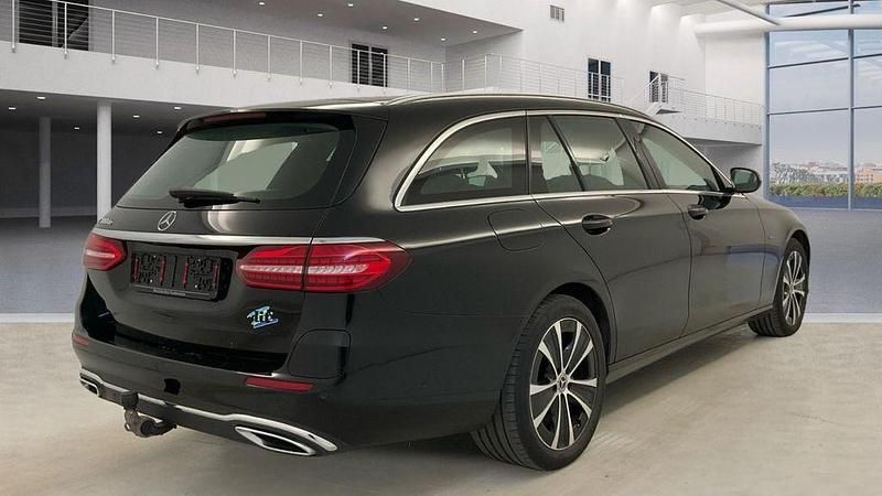 Gebraucht Mercedes E300 194 PS (142 kW) 2021 Schwarz Kombi