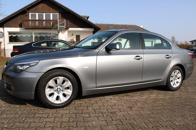 Gebraucht BMW 523 190 PS (139 kW) 2007 Grau Limousine