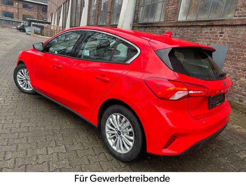 Gebraucht Ford Focus Titanium 150 PS (110 kW) 2019 Rot Limousine