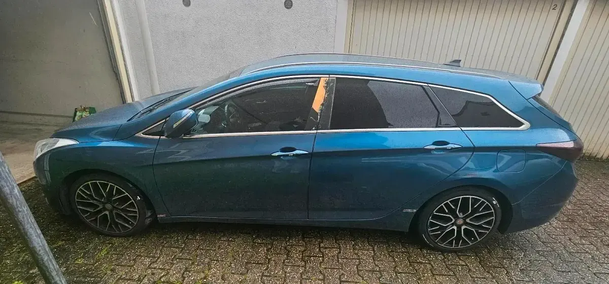 Gebraucht Hyundai i40 136 PS (100 kW) 2011 Blau Kombi