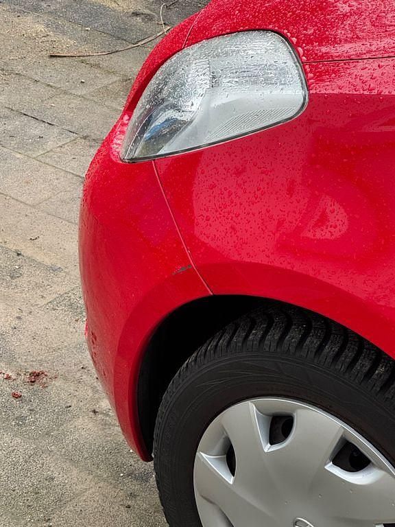 Gebraucht Toyota Yaris 69 PS (50 kW) 2008 Rot Limousine