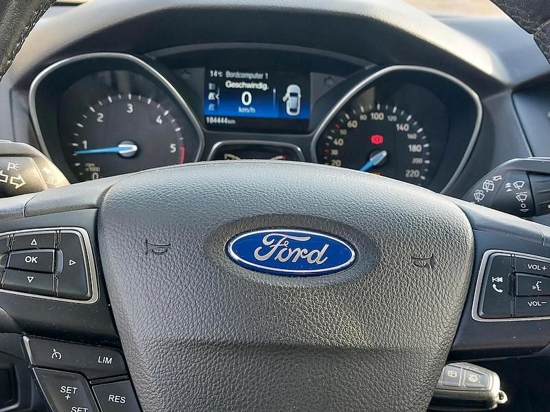 Gebraucht Ford Focus 105 PS (77 kW) 2015 Schwarz Kombi
