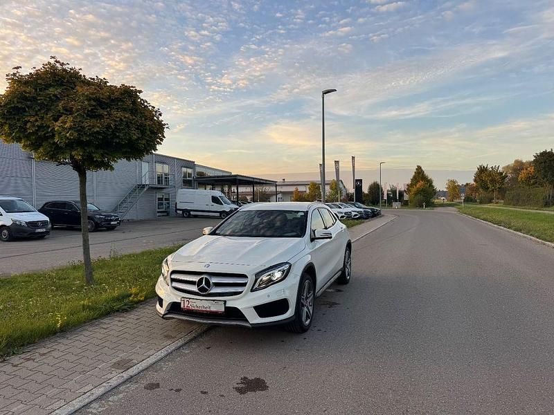 Weiß Gebraucht 2015 Mercedes GLA250 AMG SUV | 19.450 € (Fairer Preis) - Bild 1/4