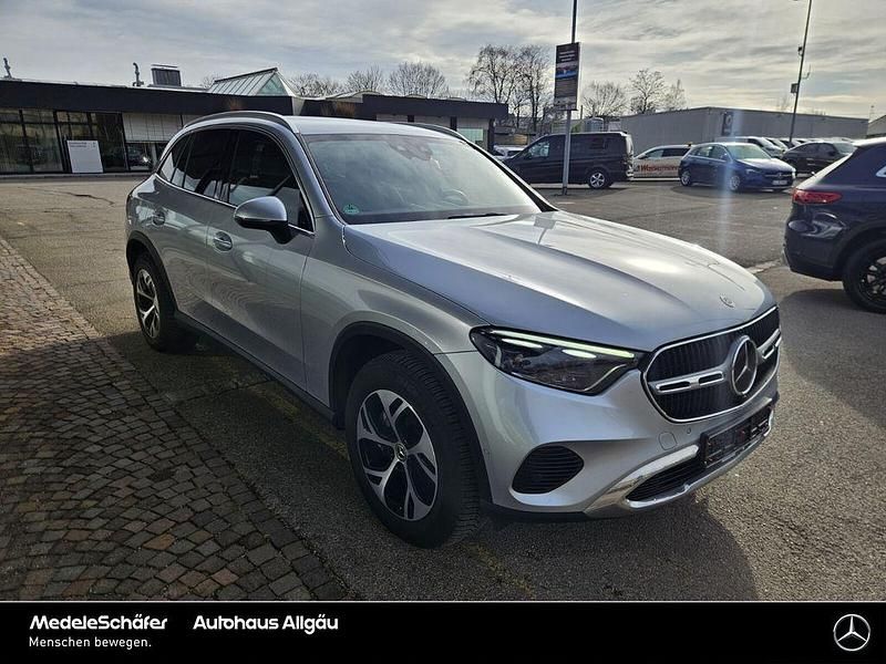 Gebraucht Mercedes GLC300e Avantgarde 333 PS (244 kW) 2023 Silber SUV