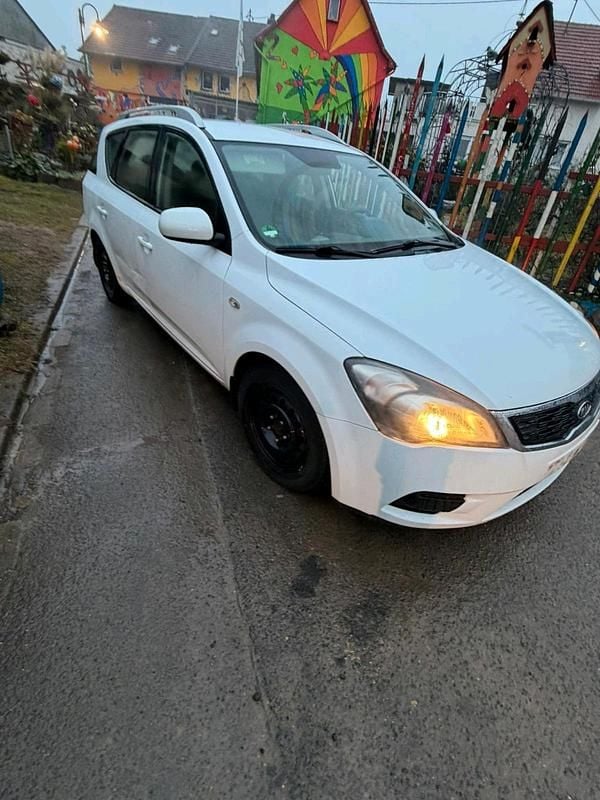 Gebraucht Kia Ceed 105 PS (77 kW) 2012 Weiß Kleinwagen