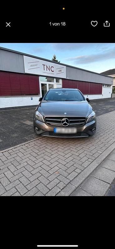 Grau Gebraucht 2013 Mercedes A180 Limousine | 9.500 € (Fairer Preis) - Bild 1/4