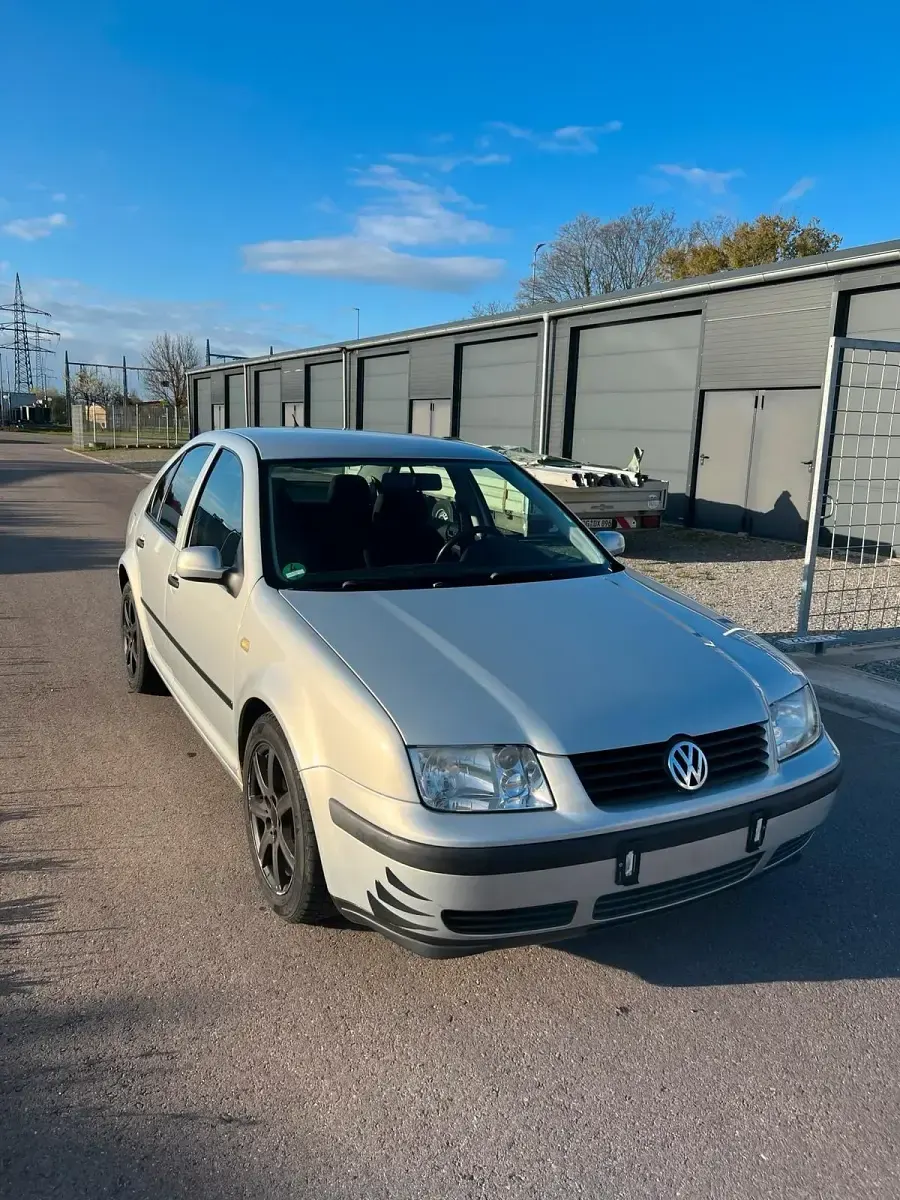 Gebraucht VW Bora 101 PS (74 kW) 1999 Silber Limousine