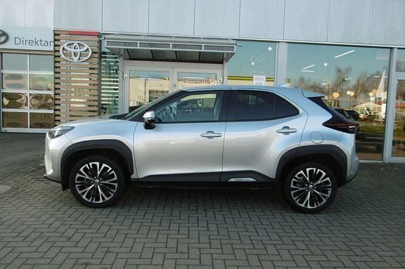 Gebraucht Toyota Yaris Hybrid Elegant 116 PS (85 kW) 2021 Shimmering silver metallic