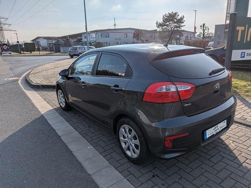 Gebraucht Kia Rio Edition 7 84 PS (61 kW) 2017 Grau Limousine