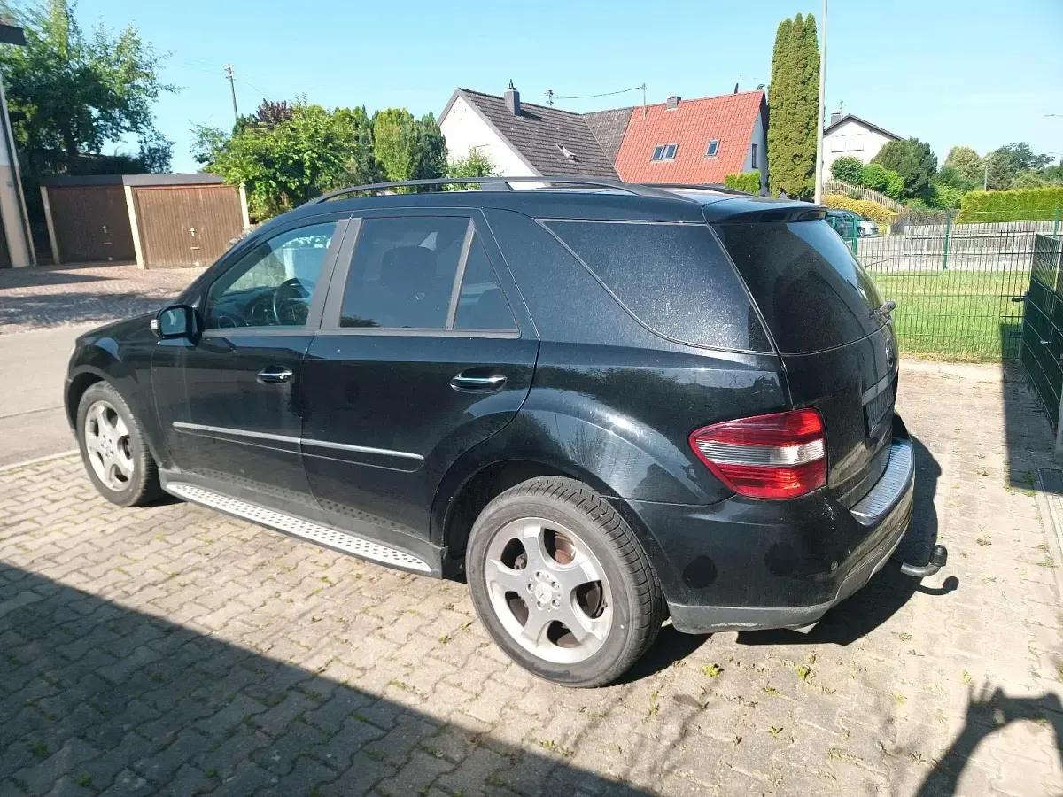 Gebraucht Mercedes ML320 224 PS (164 kW) 2006 Schwarz SUV