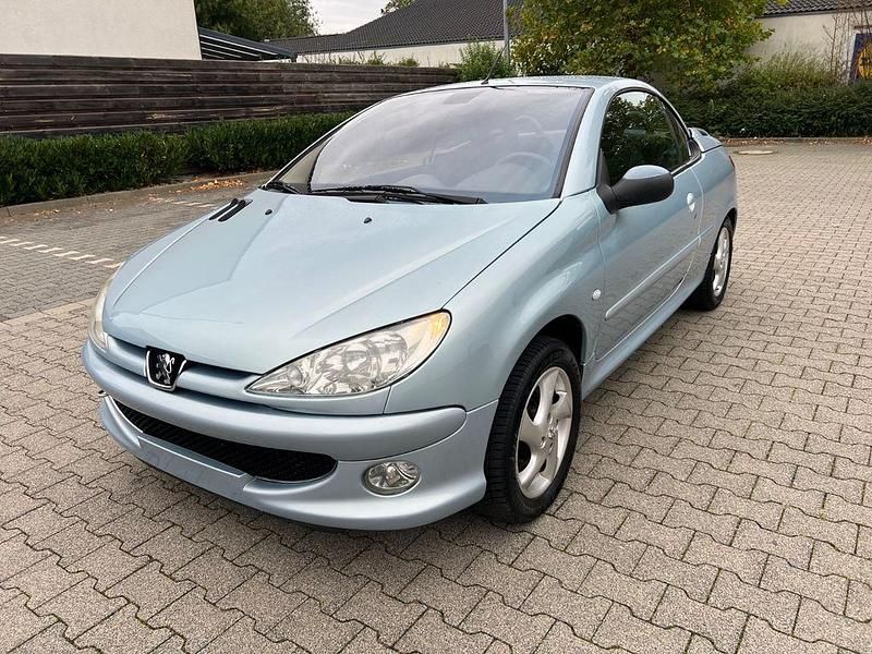 Gebraucht Peugeot 206 CC 109 PS (80 kW) 2004 Blau Cabrio