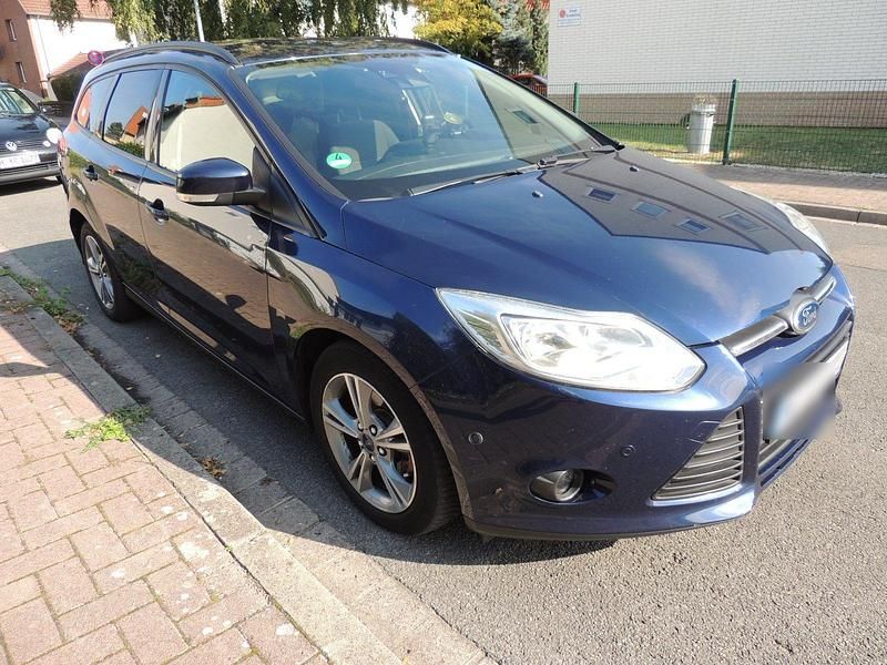 Blau Gebraucht 2013 Ford Focus Limousine | 3.500 € (Guter Preis) - Bild 1/4
