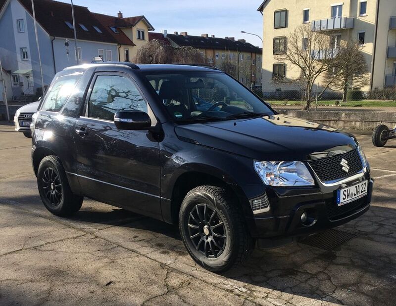 Schwarz Gebraucht 2009 Suzuki Grand Vitara Comfort SUV | 5.750 € (Guter Preis) - Bild 1/4