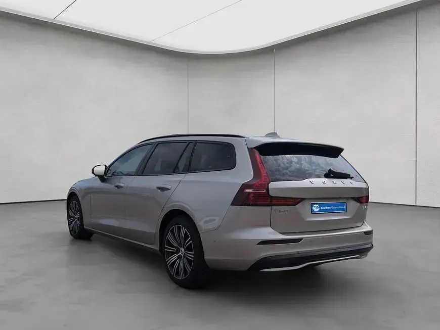 Gebraucht Volvo V60 145 PS (106 kW) 2025 Kombi