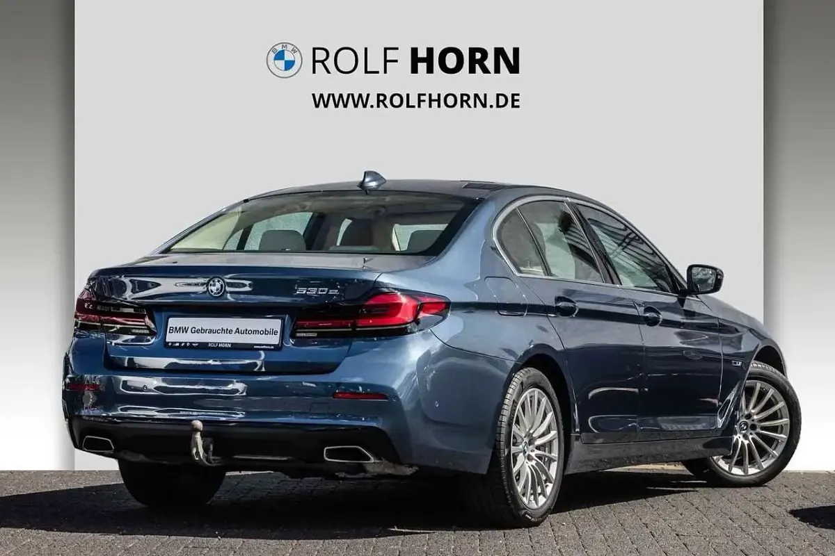 Gebraucht BMW 530e iPerformance 292 PS (214 kW) 2022 Arctic race blue metallic Limousine