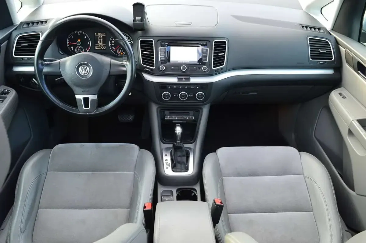Gebraucht VW Sharan Highline 170 PS (125 kW) 2012 Reflexsilber metallic Van / Kleinbus