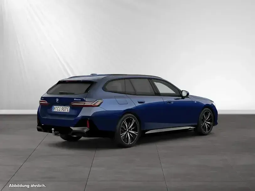 Gebraucht BMW 550e M Sport 489 PS (359 kW) 2025 Bmw individual tansanitblau metallic Kombi