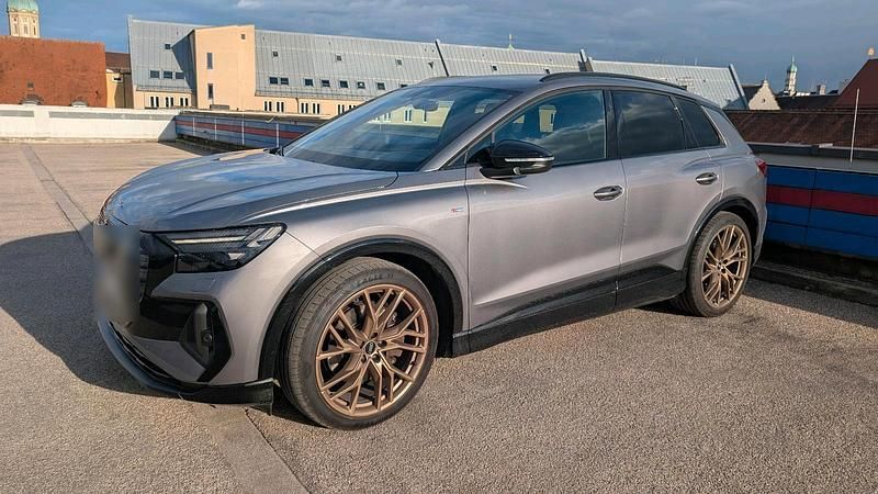 Gebraucht Audi Q4 e-tron Edition .1 219 kW (299 PS) 2021 Grau SUV