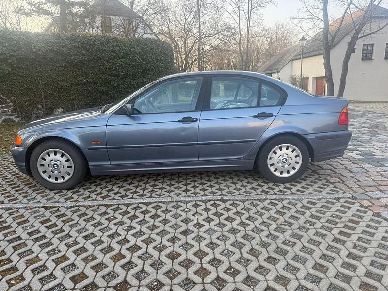 Gebraucht BMW 318 118 PS (86 kW) 1998 Blau Limousine
